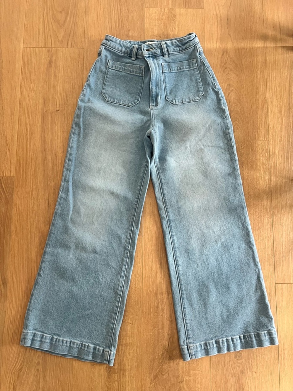 Rolla’s Sailor Cropped Wide-Leg Women's Jeans With Patch Pockets in Light Blue.